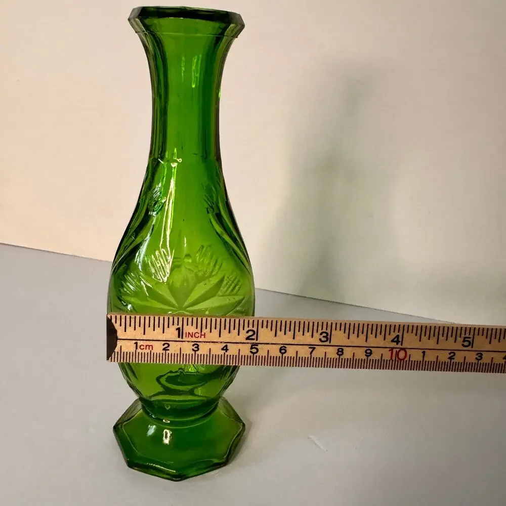 Emerald Green Starburst Pattern Antique Glass Bud Wildflower Vase 7